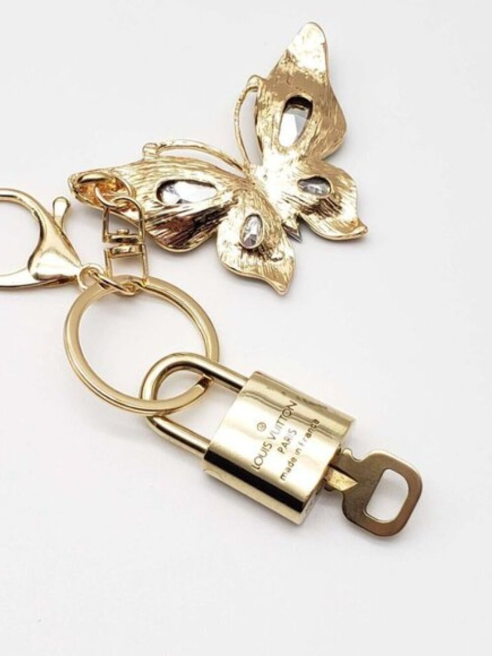 LV Authentic Gold Padlock 🔒 Key Set w/ Unbranded Butterfly Keychain Charm - Picture 4 of 8